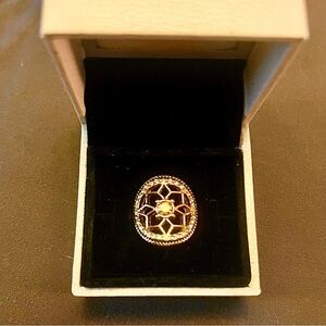 Elegant Gold and Black Women's Ring